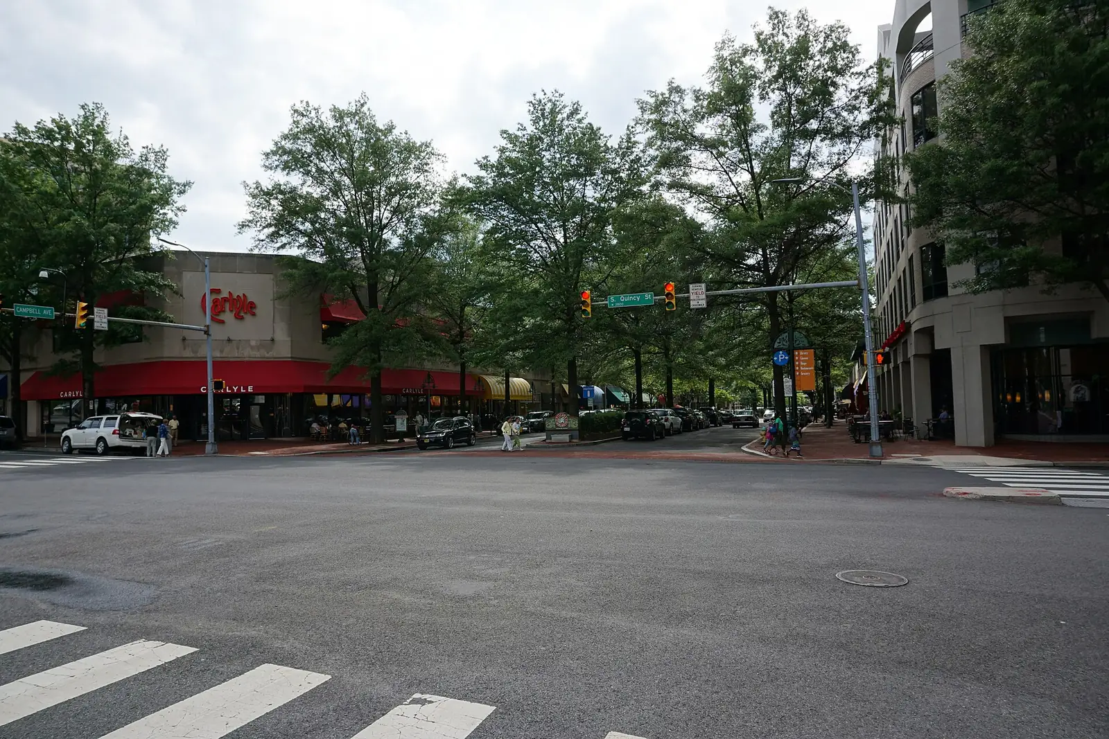 Restaurants and shops along Campbell Avenue at South Quincy Street in Shirlington, Arlington.