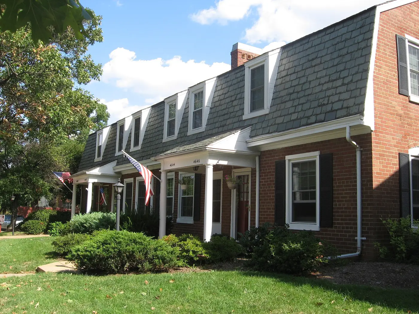 Brick townhouses in Fairlington, the South Arlington neighborhood around Abingdon Elementary.